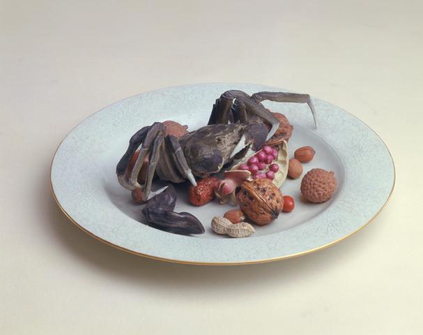 粉彩像生瓷果品盘