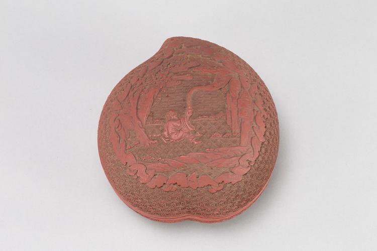 剔红八仙图桃式盒