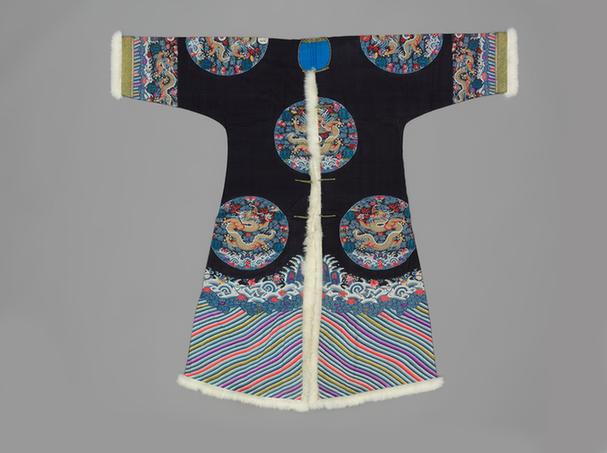 石青色缂丝八团彩云金龙纹镶皮边龙褂