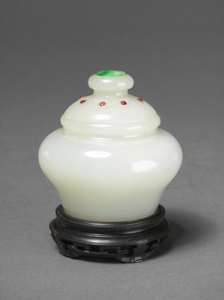 白玉光素嵌红宝石翡翠顶带盖罐