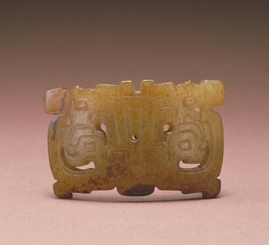 紫沁黄玉兽面纹佩