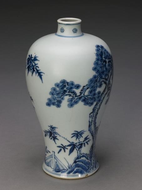 成化款青花松竹梅纹梅瓶