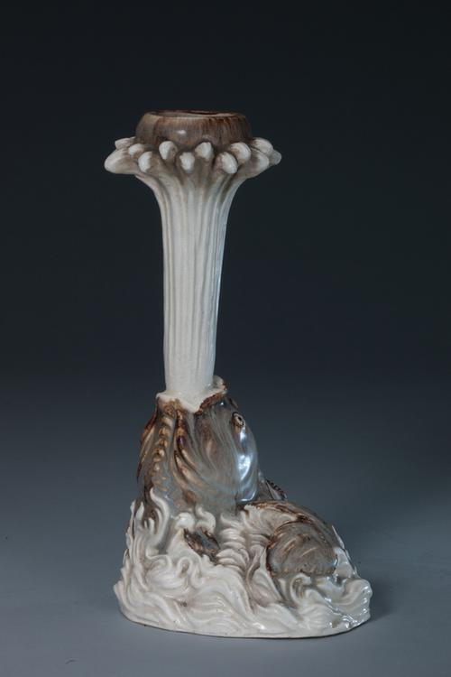 广窑白釉鲤鱼灯座