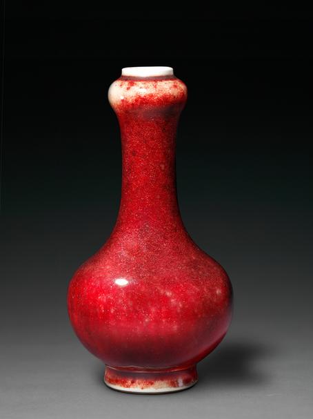 郎窑红釉蒜头瓶