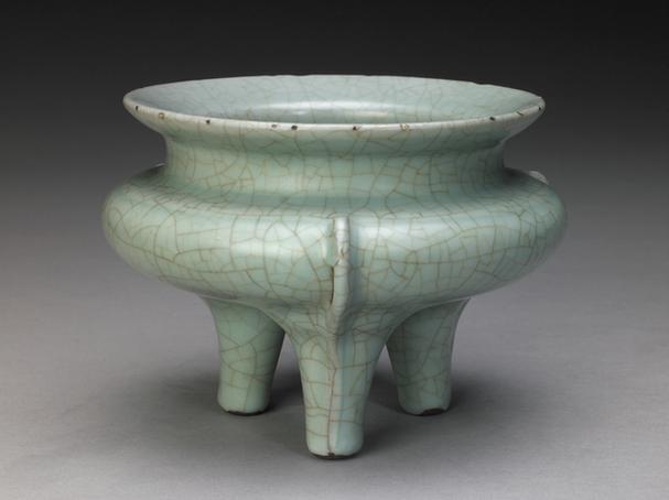 仿官釉三足鼎式炉