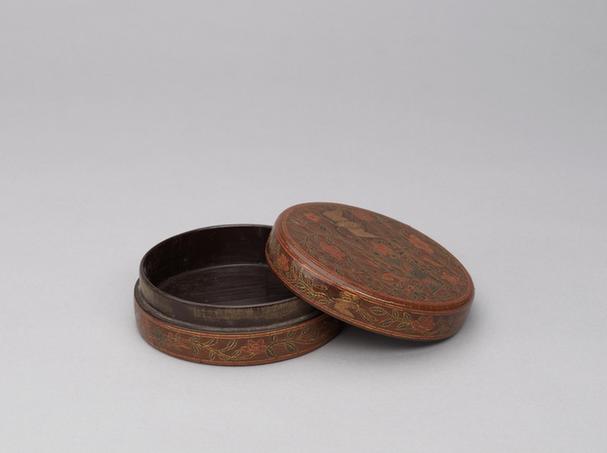 嘉靖款填漆鹤凤穿花图圆盒