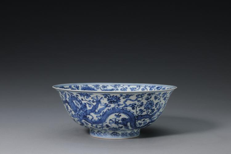 正德款青花穿花龙纹碗