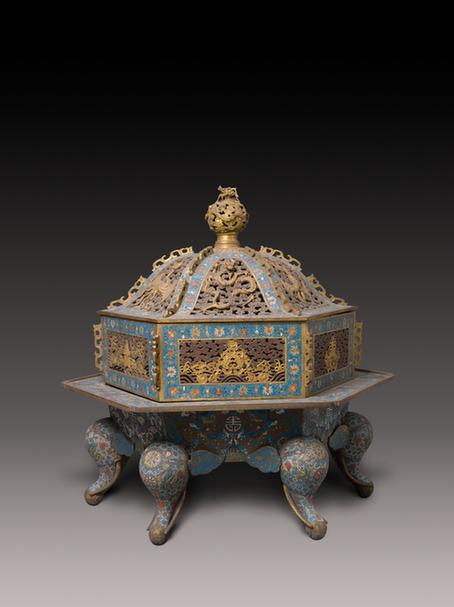 掐丝珐琅蟠龙天马纹象足委角熏炉