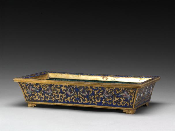 乾隆款画珐琅蝴蝶纹长方花盆