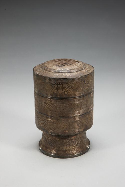 银凿花三层食盒