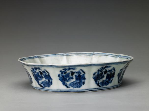 宣德款青花团凤纹葵瓣口洗