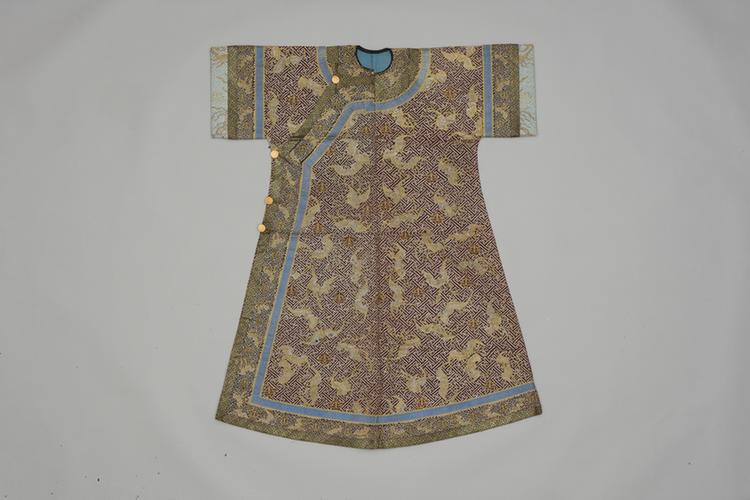 绛色缂银万字地金银蝠团寿纹夹衬衣