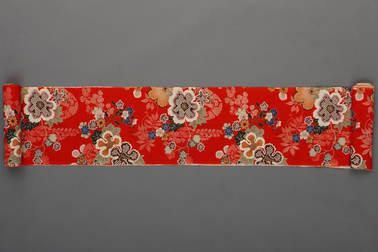 红色地大花纹印花洋绉绸