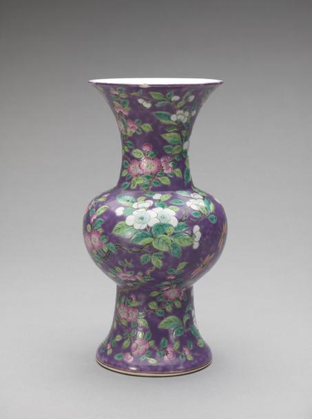 永庆长春款藕荷地粉彩花卉纹撇口瓶