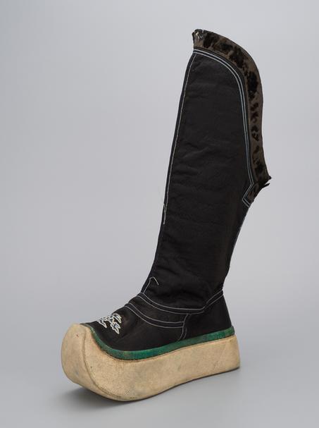 青色缎打籽绣皂靴