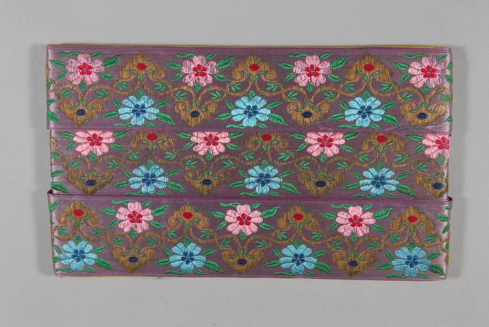 雪灰色缎地时花云头纹绦