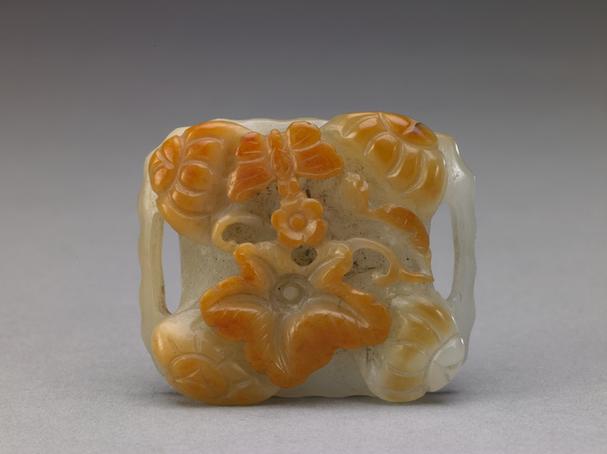 白玉浮雕瓜蝶纹带扣