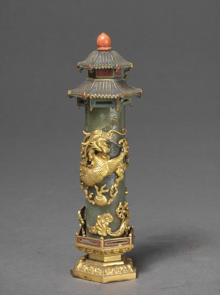 青玉勾云纹亭式香筒