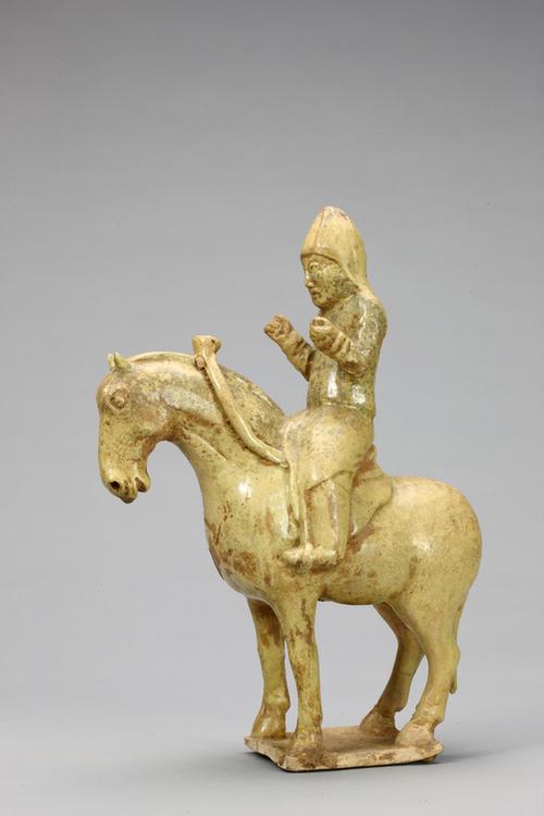 陶黄釉骑马俑