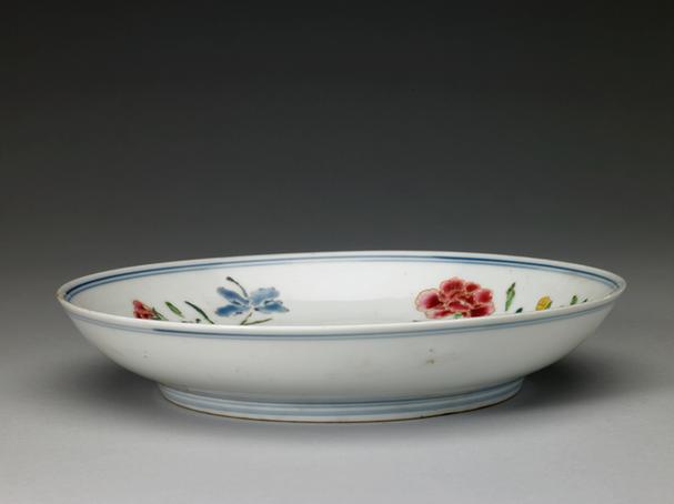 成化款粉彩折枝花纹盘