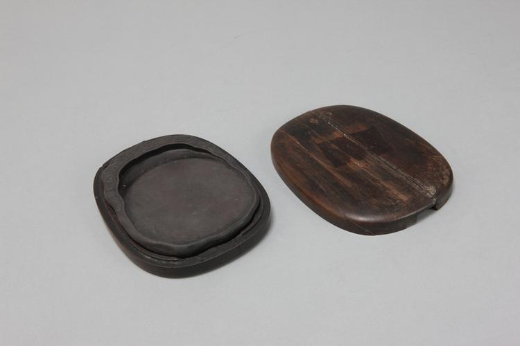 端石雕云纹随形砚