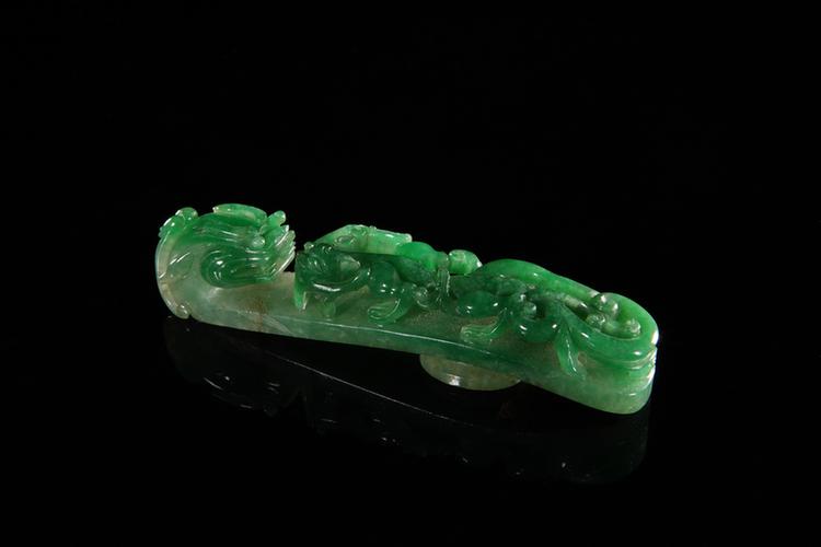 翠螭纹龙首带钩