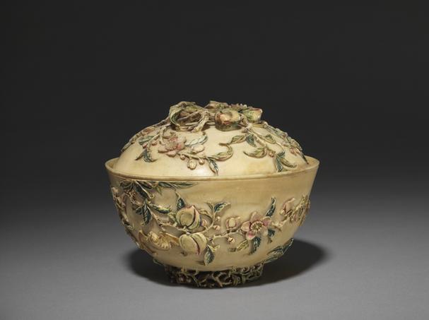 象牙染雕桃蝠纹盖碗