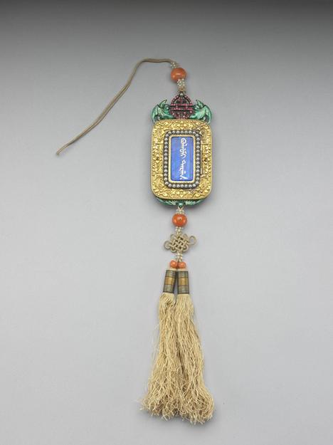 内填珐瑯嵌珠西洋人物斋戒牌