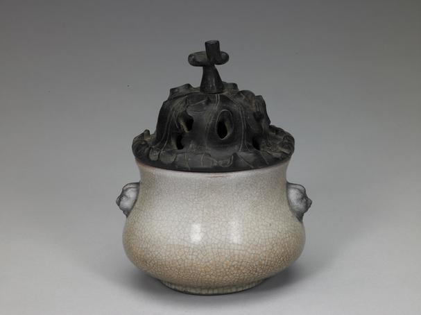 哥釉兽耳瓷炉