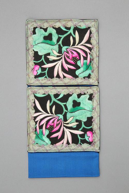 玄青色缎绣九菊纹活计-褡裢