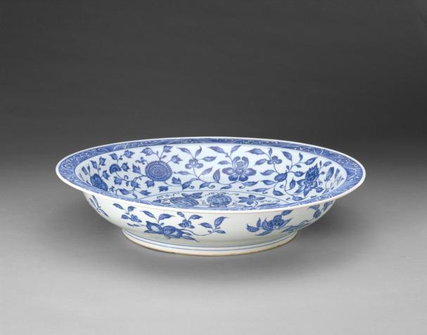 雍正款青花缠枝花果纹折沿盘