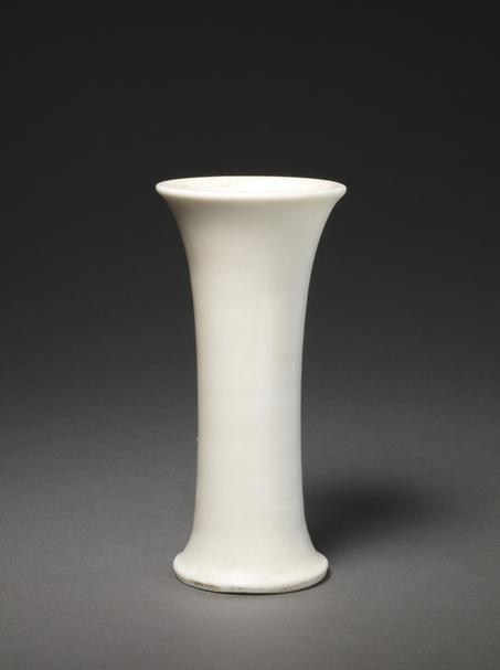 德化窑白釉花觚