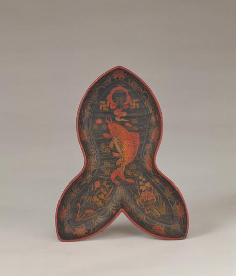 嘉靖款戗金彩漆鱼藻纹茨菇叶式洗