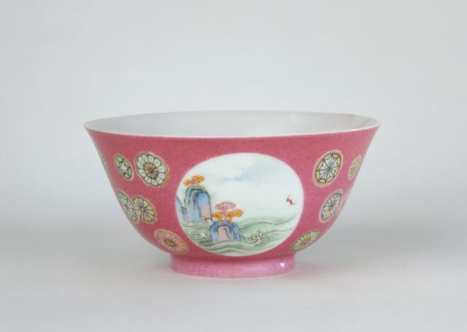 胭脂红地开光珐琅彩花鸟纹碗