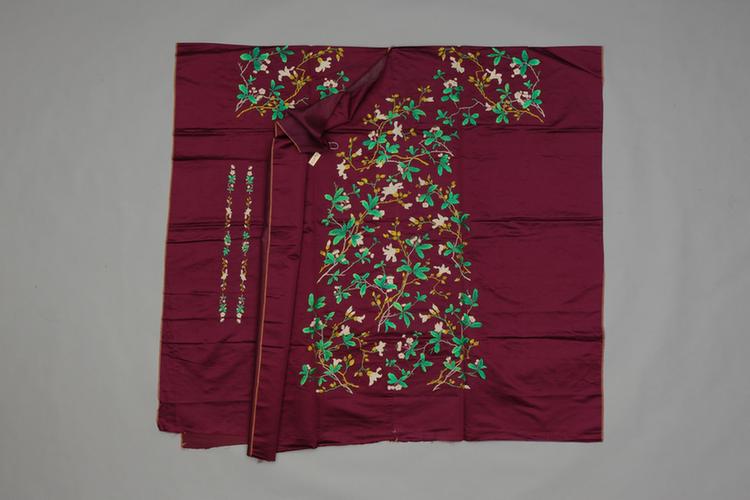 绛色缎绣缉米珠玉兰海棠纹袍料