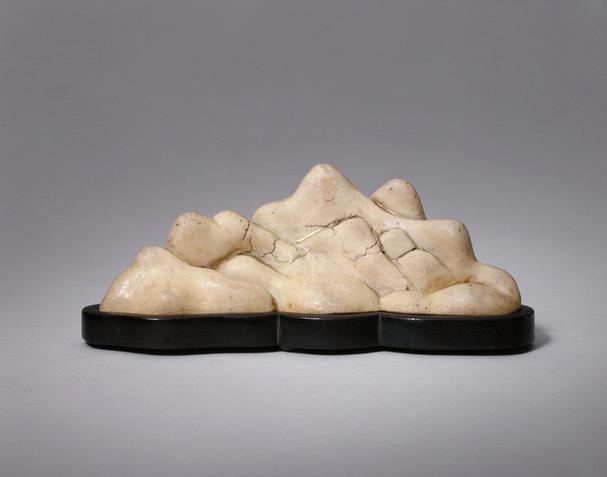 宜兴窑月白釉笔山