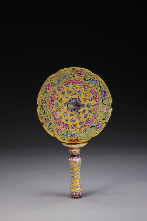 画珐琅缠枝花卉云蝠纹把镜