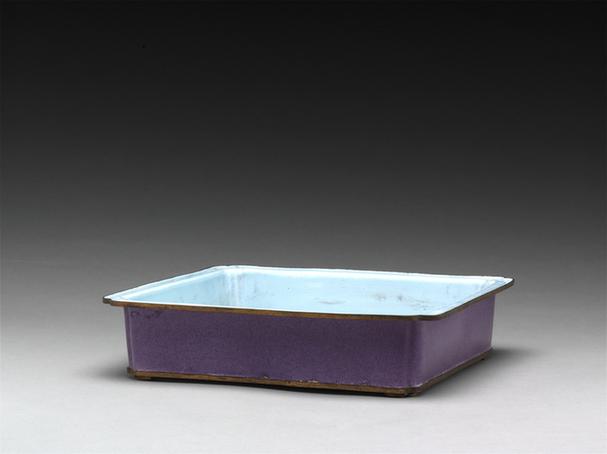 乾隆款画珐琅雪灰色光素四方委角花盆