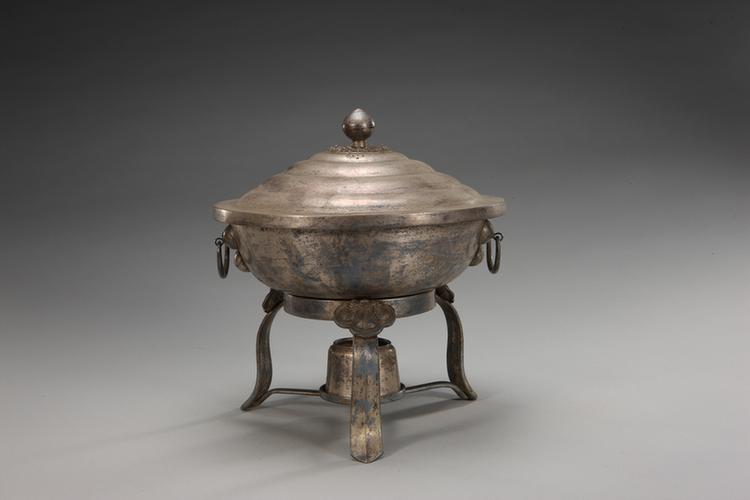 宣统五年款银如意形足火锅