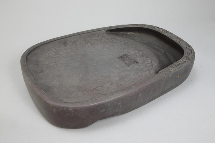 端石云螭纹边椭圆砚