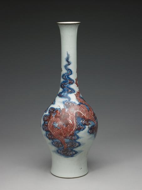 青花釉里红云龙纹长颈瓶