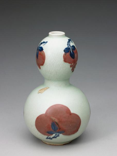 釉里红三果纹葫芦瓶