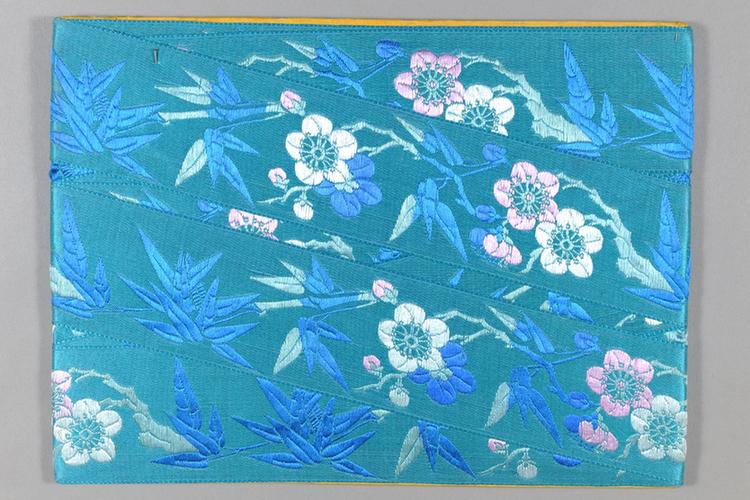 品月色缎地梅竹纹绦