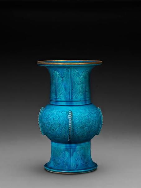 孔雀绿釉凸花纹出戟花觚
