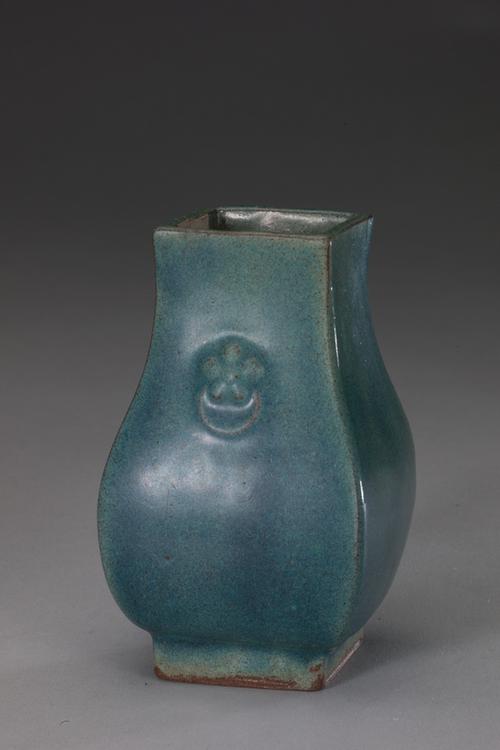 景德镇仿石湾窑天蓝釉梅花耳壶