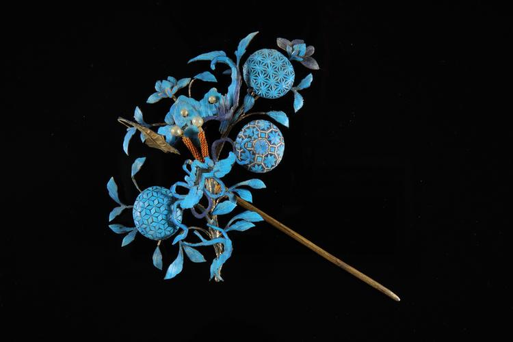 点翠花卉鸟蝶纹头花