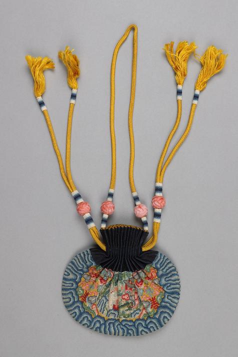 青色缎口满纳地景纹荷包