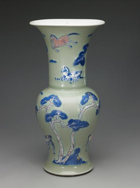 釉里三色八马图觚