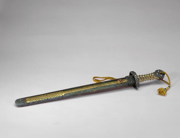 镶鱼皮嵌石把铜边鞘神锋剑