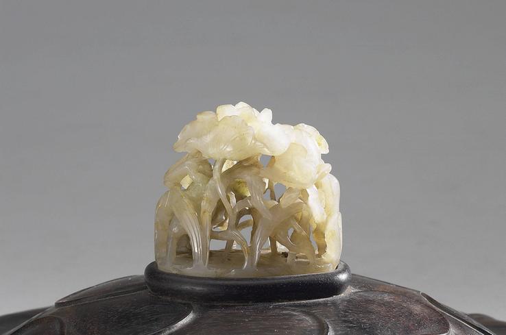 白玉莲塘露丝顶、木盖，西中弦纹鼎附件